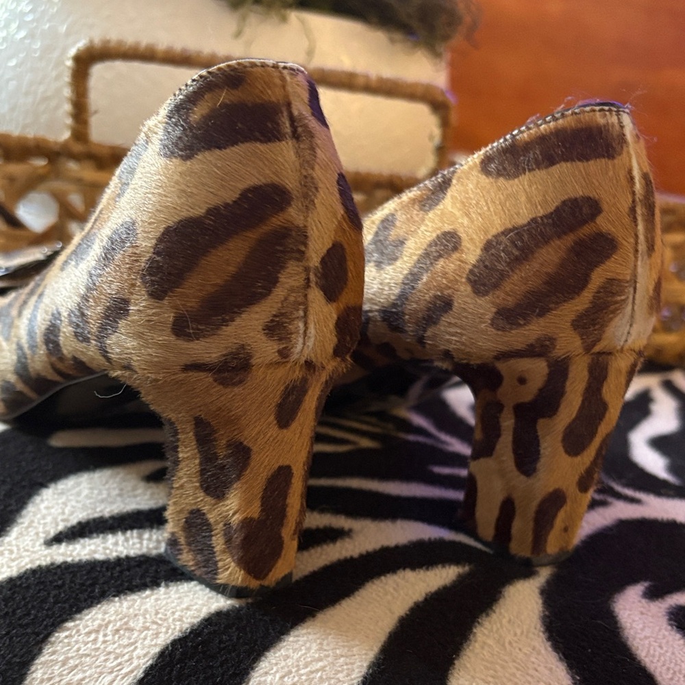 Prada Leopard Print Heels with Buckle - Picture 4 of 5